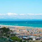 Renewed Flat In A Seafront Building With Pool Appartamento