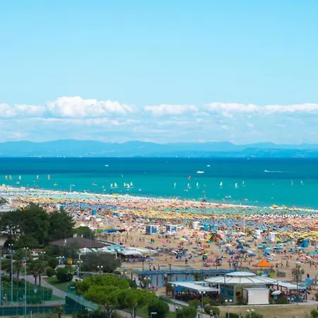 Renewed Flat In A Seafront Building With Pool Apartament