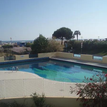 아파트 Renewed Flat In A Seafront Building With Pool 비비오네
