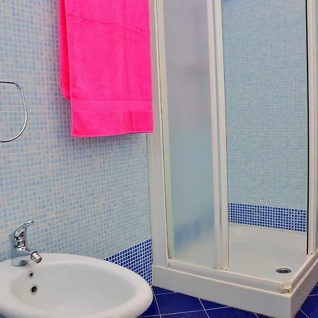 Renewed Flat In A Seafront Building With Pool 아파트